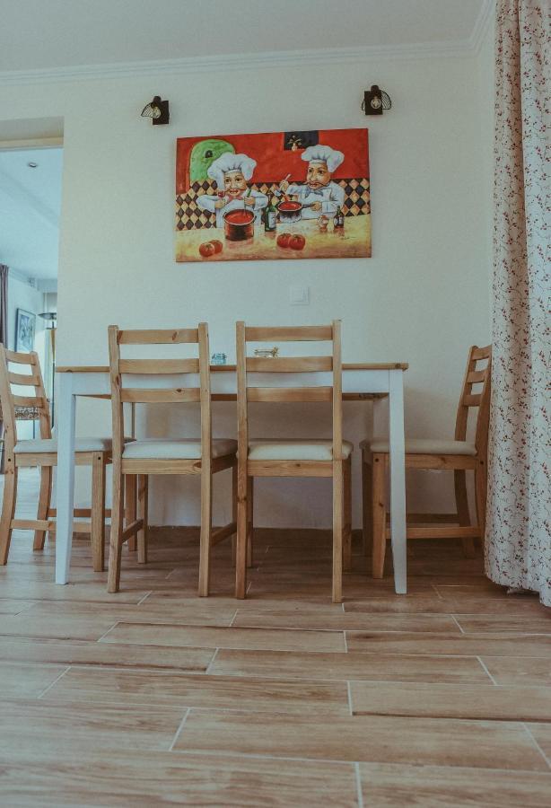 Reginas Apartments อิกเซีย ภายนอก รูปภาพ