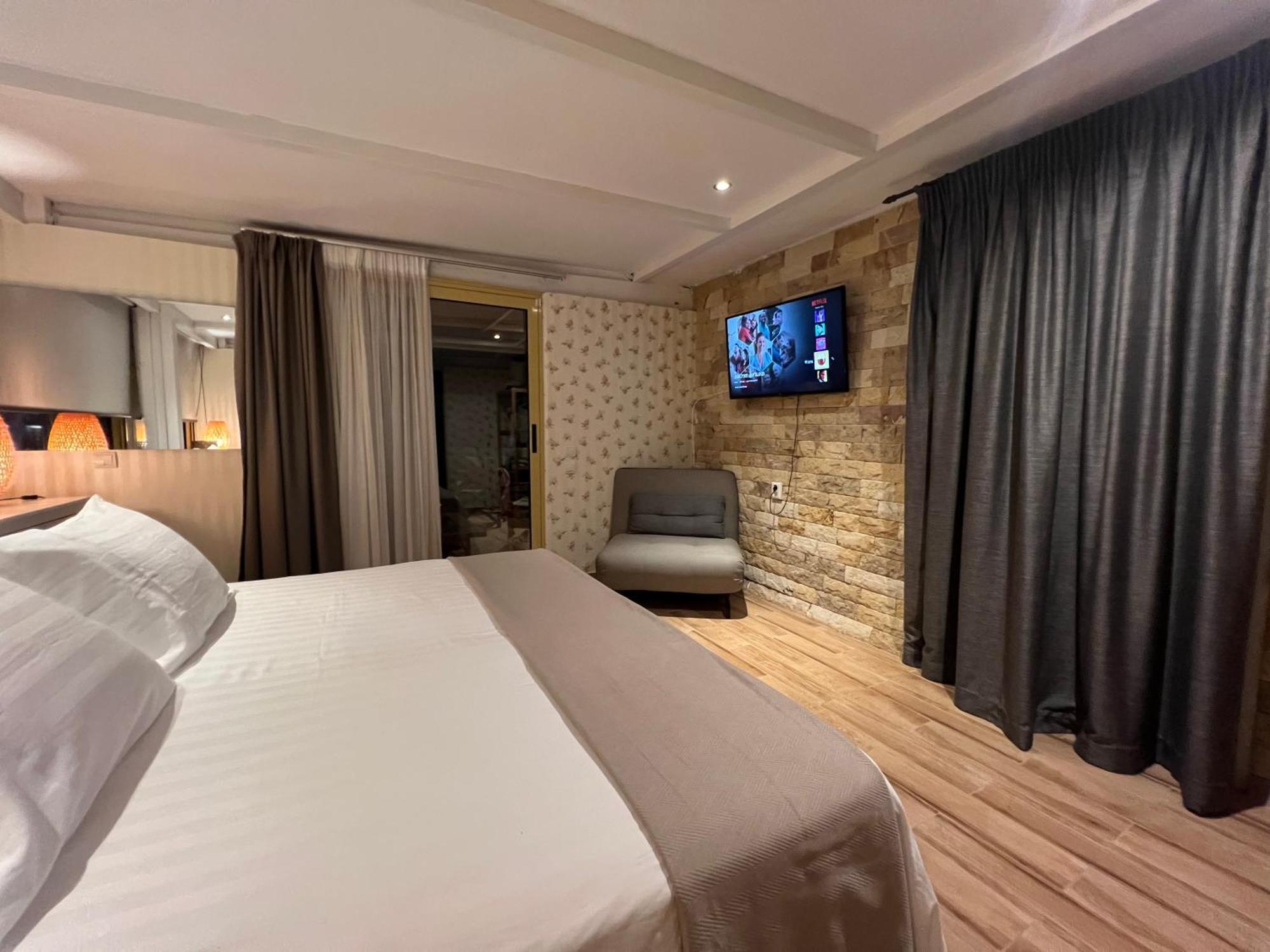 Reginas Apartments อิกเซีย ภายนอก รูปภาพ