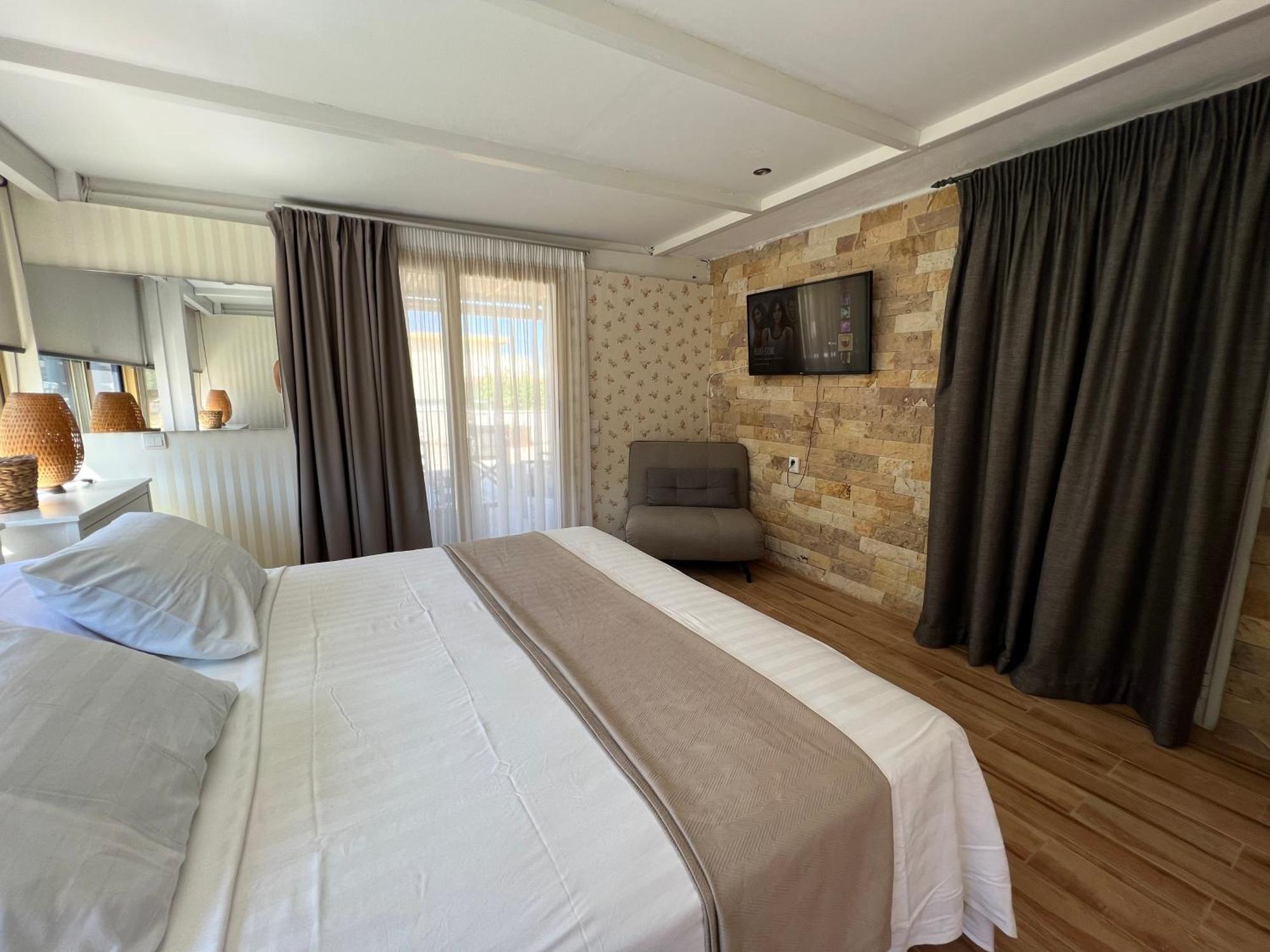 Reginas Apartments อิกเซีย ภายนอก รูปภาพ